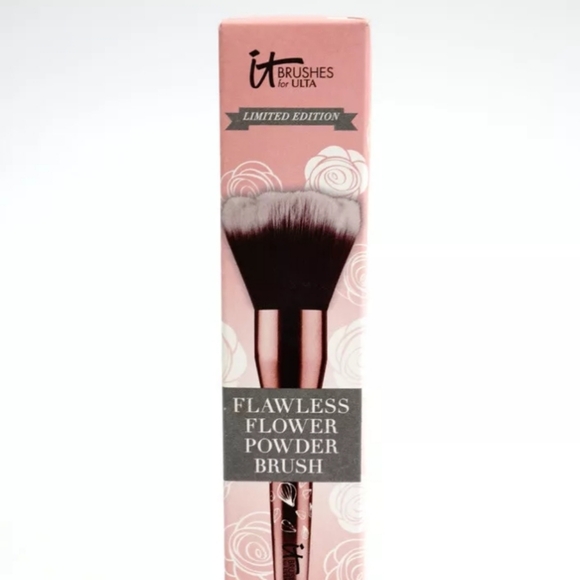 IT Cosmetics Brushes for Ulta Flawless Flower Powder Brush - Picture 2 of 11